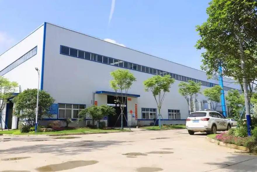 S16英雄联盟总决赛舞台灯光与观众席全景